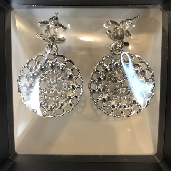 New Round Double C Ivory Faux Pearls and Bling Chain Embellished Drop Earrings - Picture 3 of 4